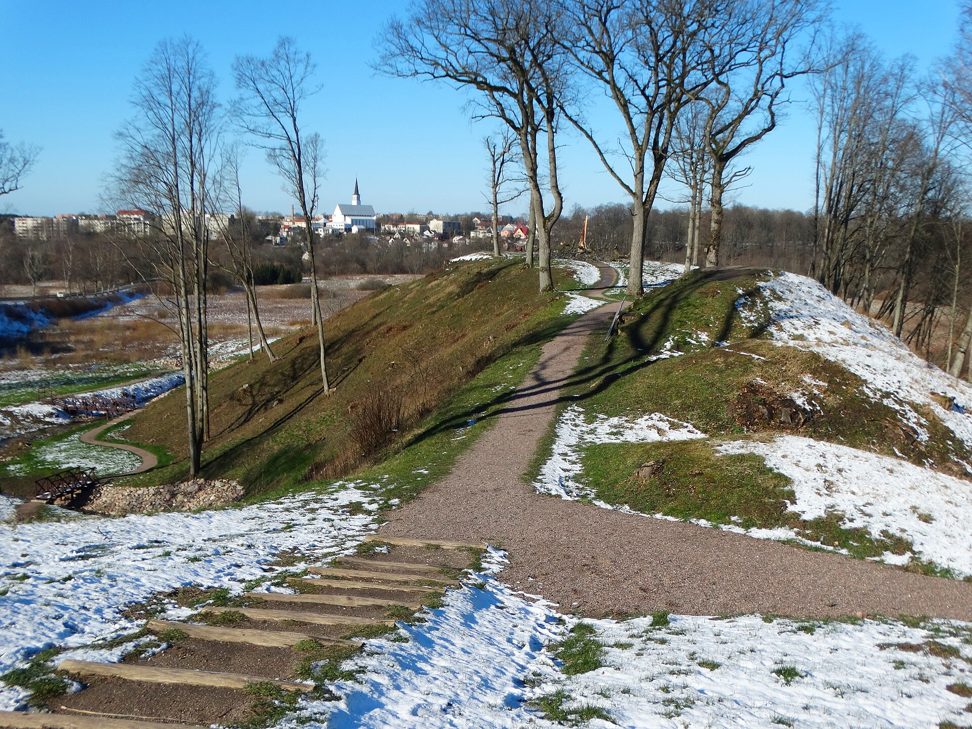 Gargždų piliakalnis ir senosios kapinės